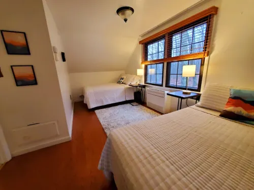 Cozy 3-bedroom cabin located in Wintergreen Resort