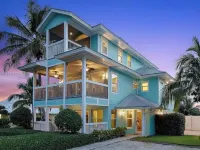 Stunning 4/3 w/ Heated Pool, Water View & Arcade! Hotels in Jensen Beach