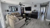 Cozy 2-bedroom condo with WiFi, AC in lovely Lake Forest.