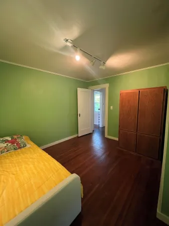 Charming two bedroom cottage placed among the trees just outside Waldport Отели в г. Уолдпорт