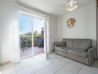 Bright Villa Steps from the Sea Hotels in Sérignan