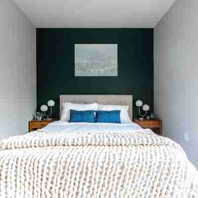 1BR | Modern, Chic, AC | Bellevue | Sophari D Rooms