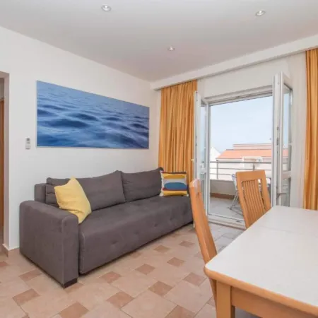 Apartments Antonio - One Bedroom Apartment with Balcony and Sea View - 3 Hotels in Tučepi