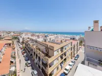 Sunny Apartment Near Paseo