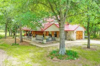 Dog-Friendly Wills Point Home w/ Grill on 10 Acres - parking