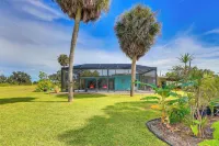 Saltwater Pool | Coastal Family Retreat -  Privatzimmer