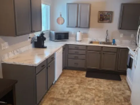 single/multi family 4 bed 2 bath 2 garage Hotels in Belgrade