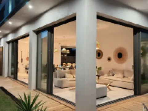 CASA LUMA between the sea and Montpellier Hotels in Lattes