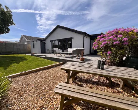 Stylish Coastal 2 Bedroom Bungalow Hotéis em Valley