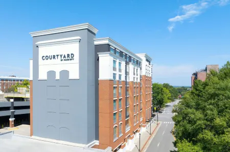 Courtyard by Marriott Athens Downtown Отели в г. Кларк