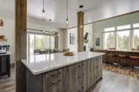 Modern Island Park Cabin ~ 23 Mi to Yellowstone!