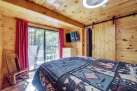 Hocking Hills Lake Gem w/ Hot Tub, Dock, 100 Acres - balcony