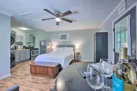 Cozy Avinger Cabin w/ Fire Pit & Deck - Parking