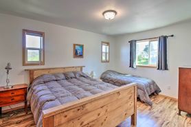 Waterfront Apt w/ Mtn View, Walk into Town!