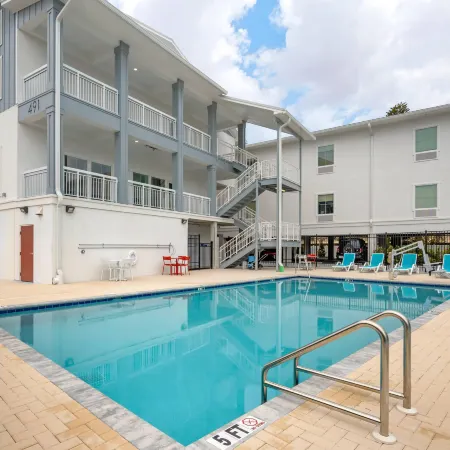 The J Hotel Dunedin Clearwater, an Ascend Collection Hotel