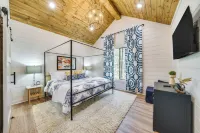 No Stairs Sleeps 10 Outdoor TV, Fire Pit, Pets - 3 estrellas