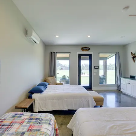 Modern Kennard Cabin w/ 3 Casitas - Walk to Pond!