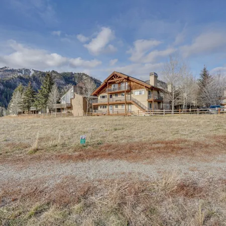 Ketchum Vacation Rental - Hike, Ski and Explore!