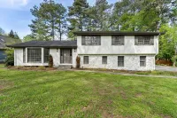 Beautiful Newly-Renovated Home in Indian Hills Hotels in East Cobb