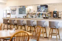 Red Jacket Beach Resort - bar