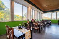 The Hosteller Lansdowne - breakfast