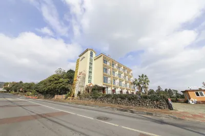 Stone and Wind Resort Hoteles cerca de Citrus Museum