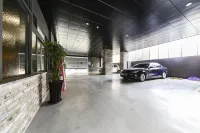 Guri Elin Hotel - parking