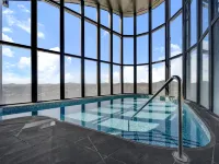 時尚一卧室公寓，帶迷人湖景 & 室內泳池