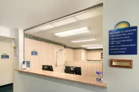 Days Inn & Suites by Wyndham Green Bay WI. Hotels in Green Bay