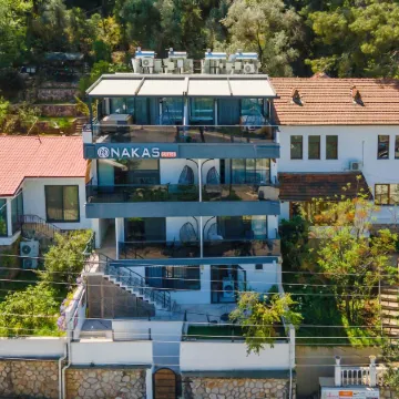 Nakas Suites