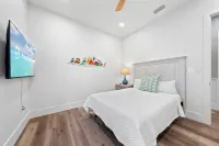 豪華四卧室，街對面即是海灘，可容納10人！