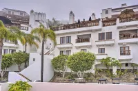 Quiet Avalon Getaway Villa w/ Ocean View & Balcony - Balkoner