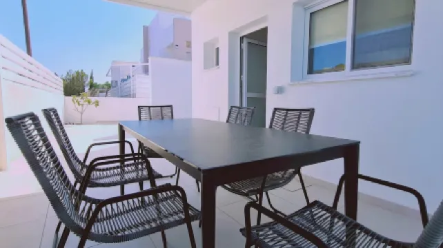 48 PER - Mellissa Villa