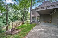 Coldspring Cottage < 1 Mi to Lake Livingston!