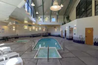 Treehouse 107 Building G - مسبح