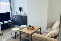 Sterling House - by Eazystays