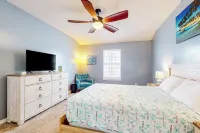 Dog-Friendly Yard! Retreat 11 Mi to Destin & Beach