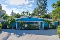 Charming Ground Level Resort Style 3 unit Condo  - unit C