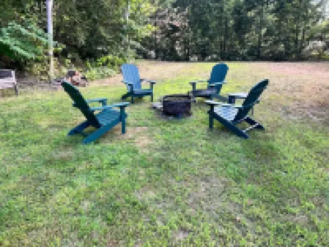 Cozy Log Cabin, Sleeps 6, Pet Friendly!