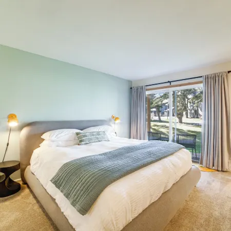 2 Mi to Eagle Lodge! Multi-level Haven w/ Hot Tub