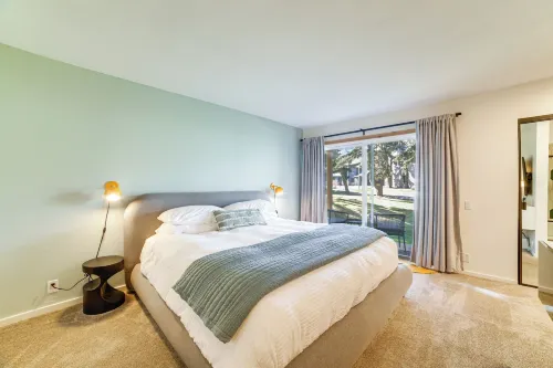 2 Mi to Eagle Lodge! Multi-level Haven w/ Hot Tub - 3 stjerner