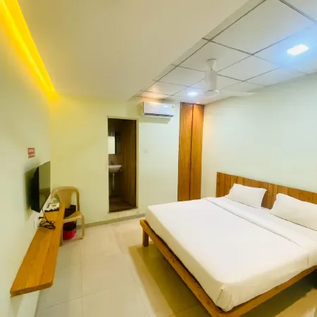 Hotel Gurusparsh Lodging