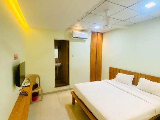 Hotel Gurusparsh Lodging