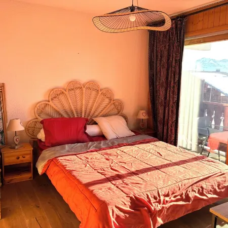 Bright south-facing apartment, 12m2 balcony, splendid view of the resort at the foot of the slopes