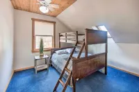Rural Dutch Country Retreat - Private Hot Tub - 2-Star