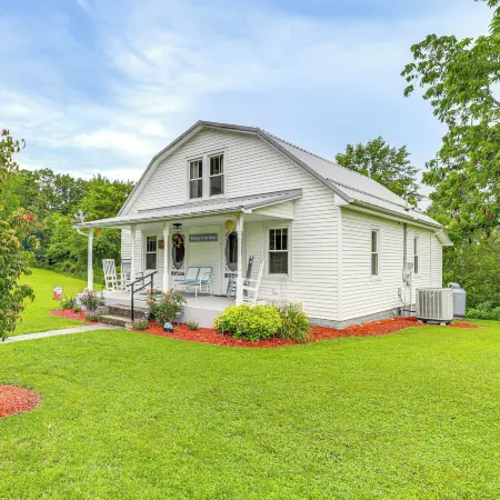 'Grandma's Farm House' on 125 Acres w/ Fire Pit!