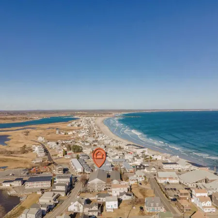 All is Wells Incredible Location! Walk to Beach