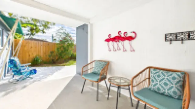 Private Fenced Backyard and Fast Wifi - Charming Retreat