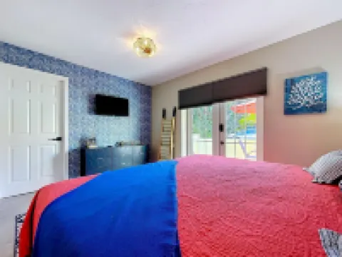 Wonderful Canal Front Condo! See Manatees Right From Your Doorstep!Cabana #10 ロングボート・キーのホテル