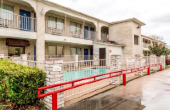 Motel 6 San Antonio, TX - Splashtown Hotels near Splashtown San Antonio